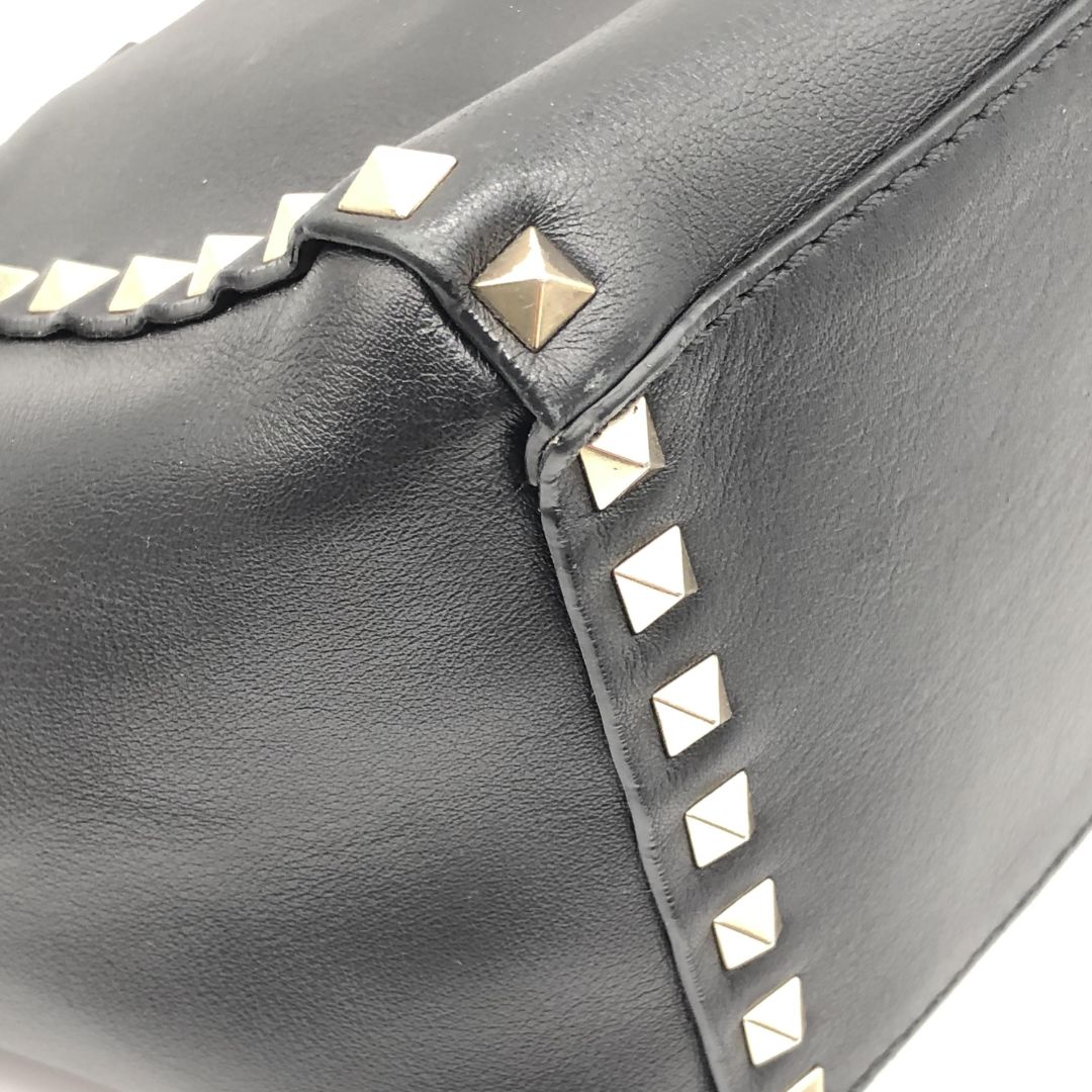 Black Rockstud leather tote bag