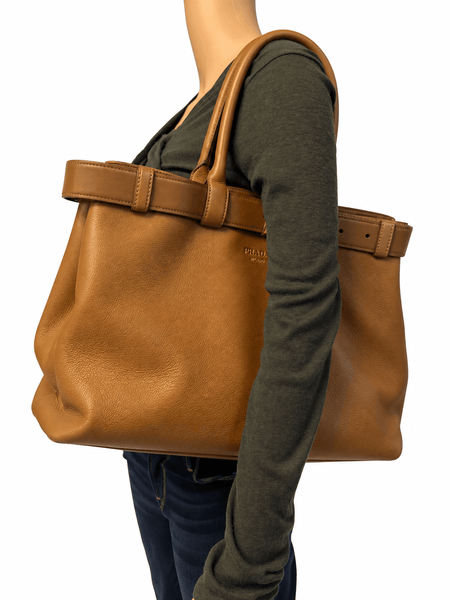 Caramel Buckle tote bag alternate image