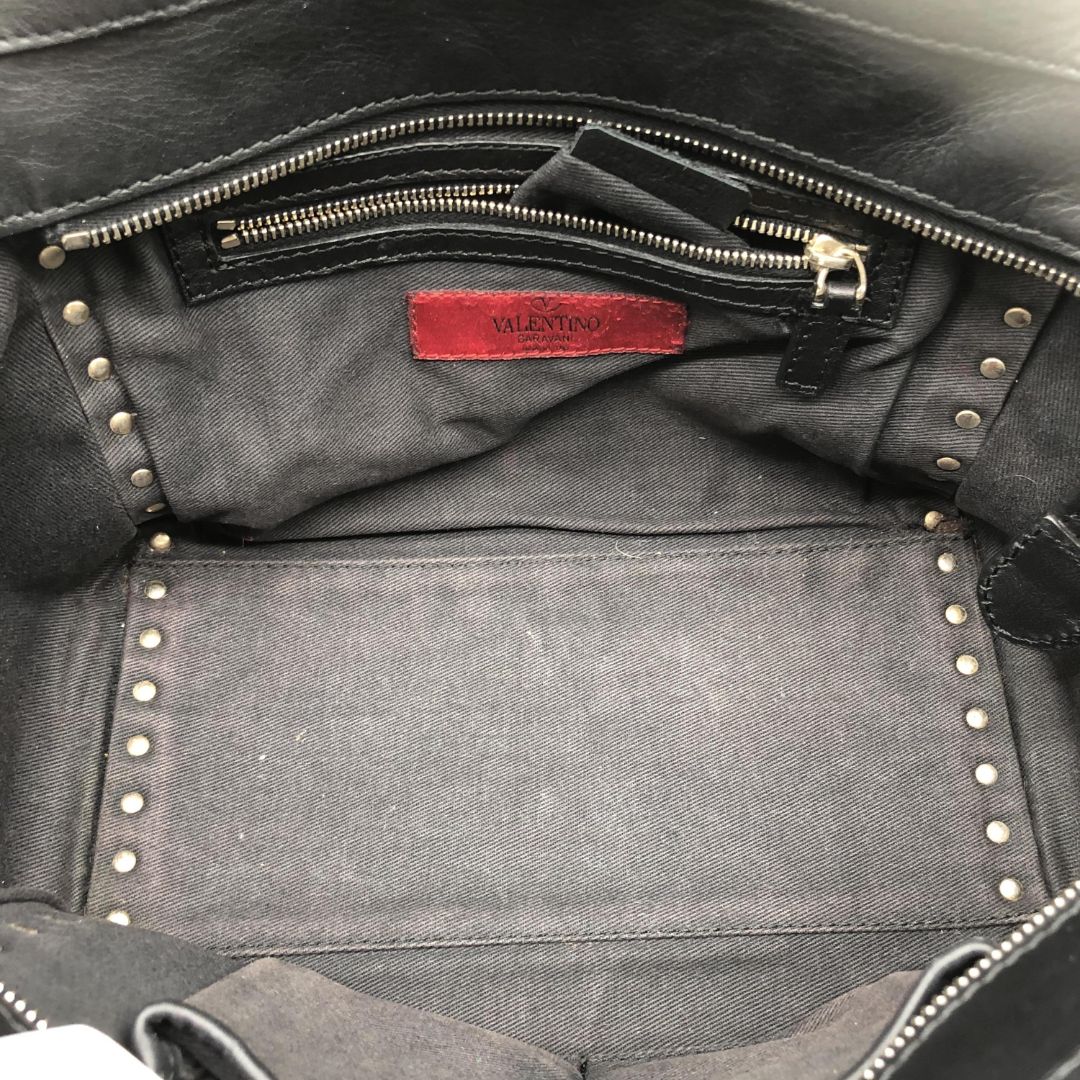 Black Rockstud leather tote bag
