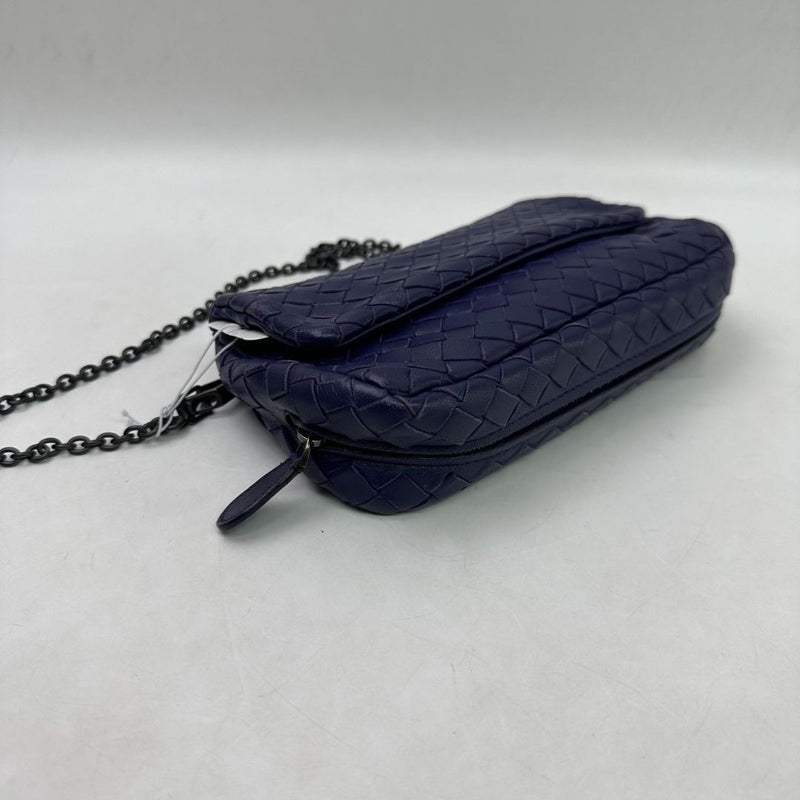 Blue Intrecciato leather crossbody pouch bag