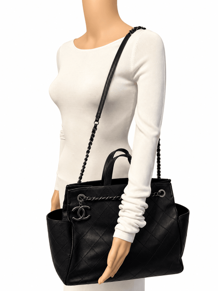 Black 2015 calfskin CC Pocket tote bag alternate image