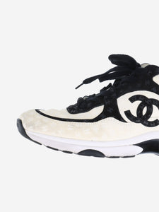 Chanel Cream and black CC suede trainers - size EU 42