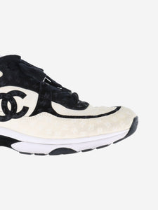 Chanel Cream and black CC suede trainers - size EU 42