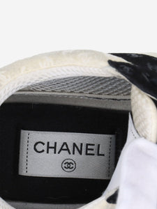 Chanel Cream and black CC suede trainers - size EU 42