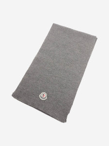 Moncler Grey logo-patch ribbed-knit scarf