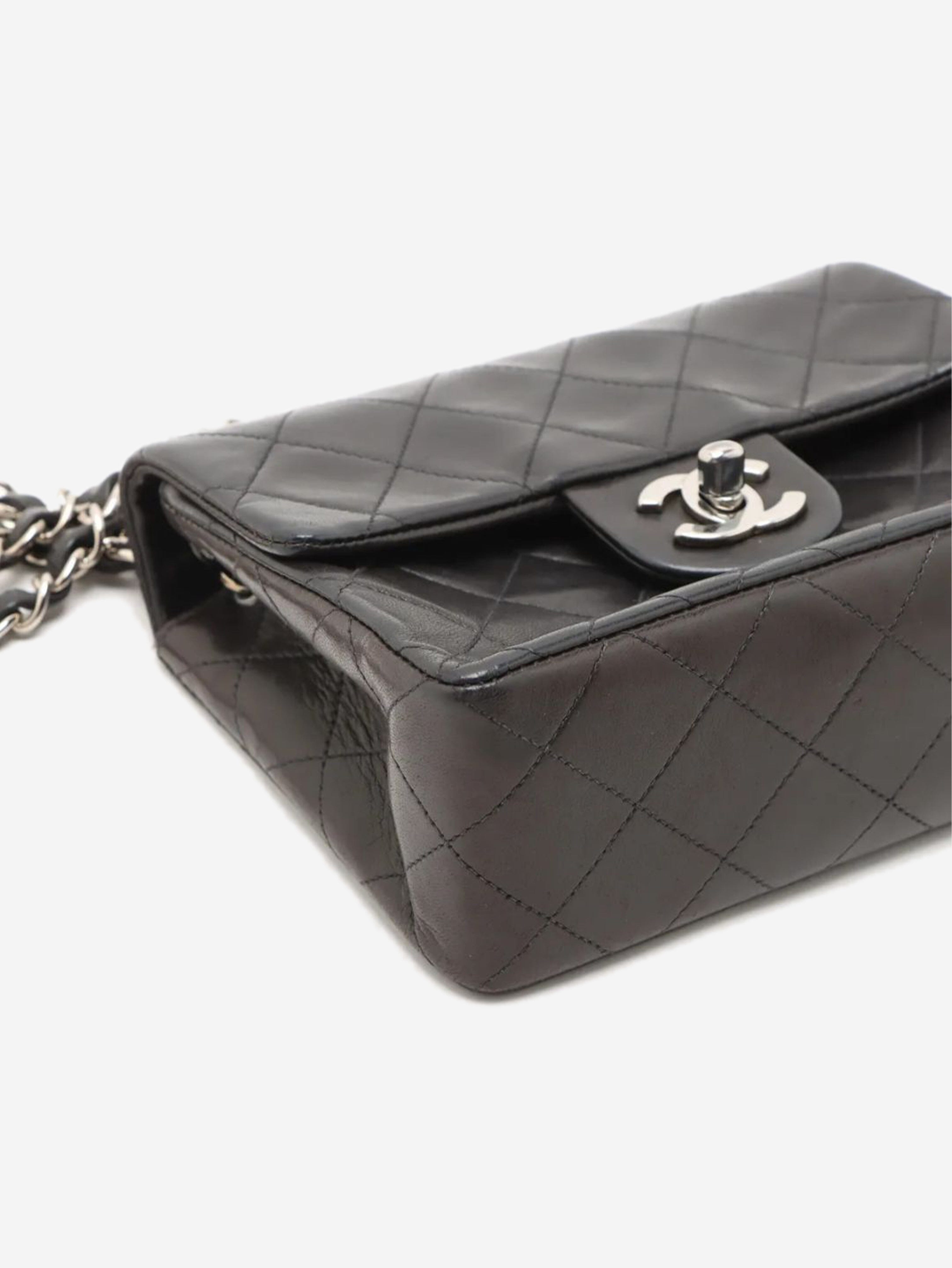 Black vintage 1996 mini lambskin Classic Single Flap bag Shoulder bags Chanel 
