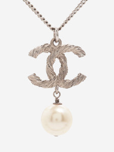 Chanel Silver CC necklace with faux pearl detail