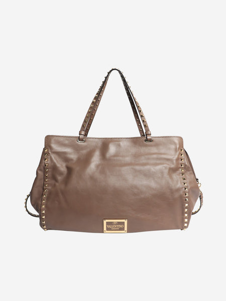 Brown rockstud leather tote bag alternate image