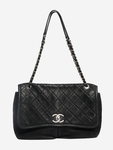 Chanel Black 2011 lambskin quilted messenger bag