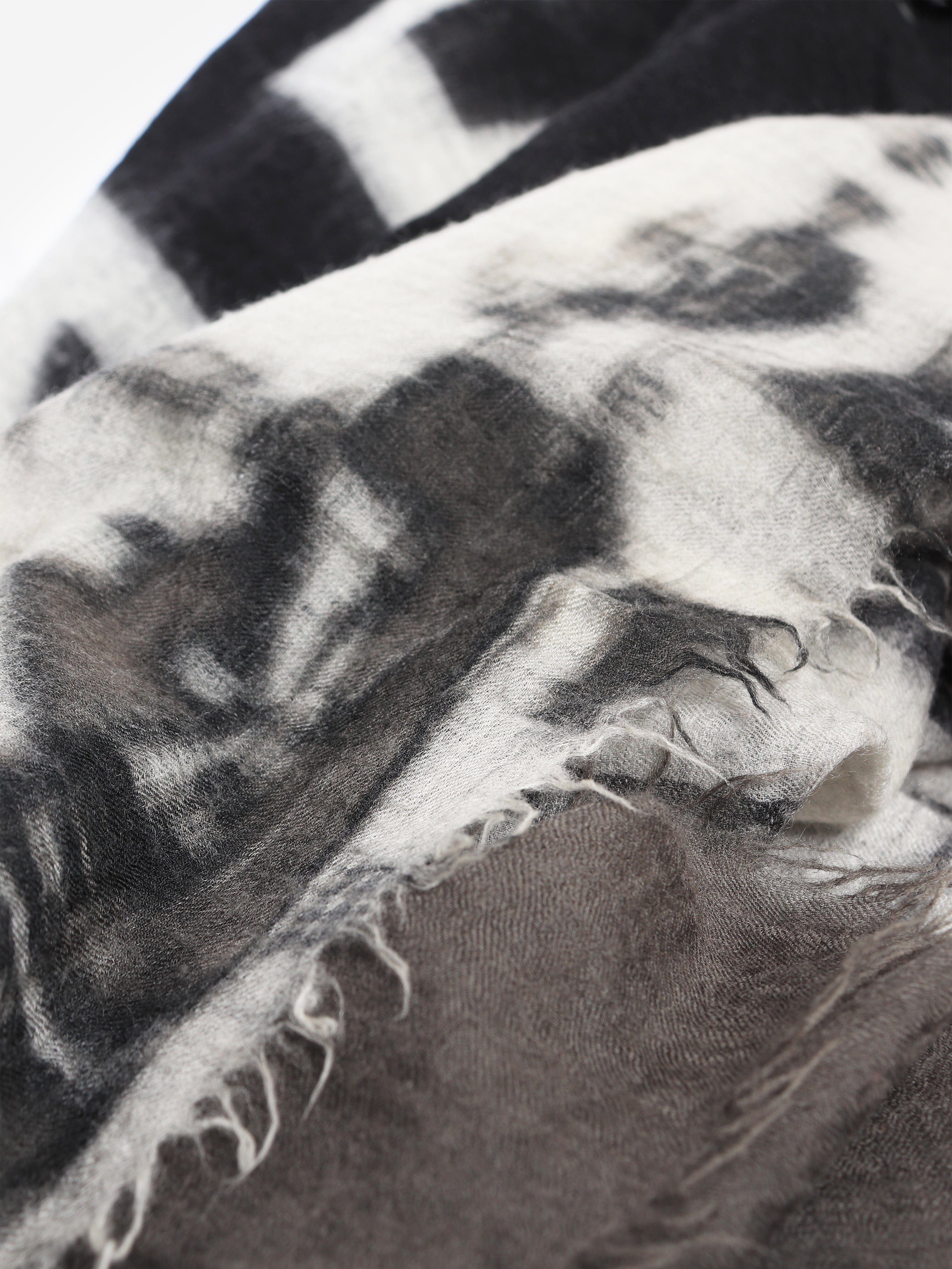 Grey N°5 scarf