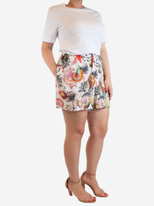 Mary Katrantzou White seashell printed linen shorts - size UK 14