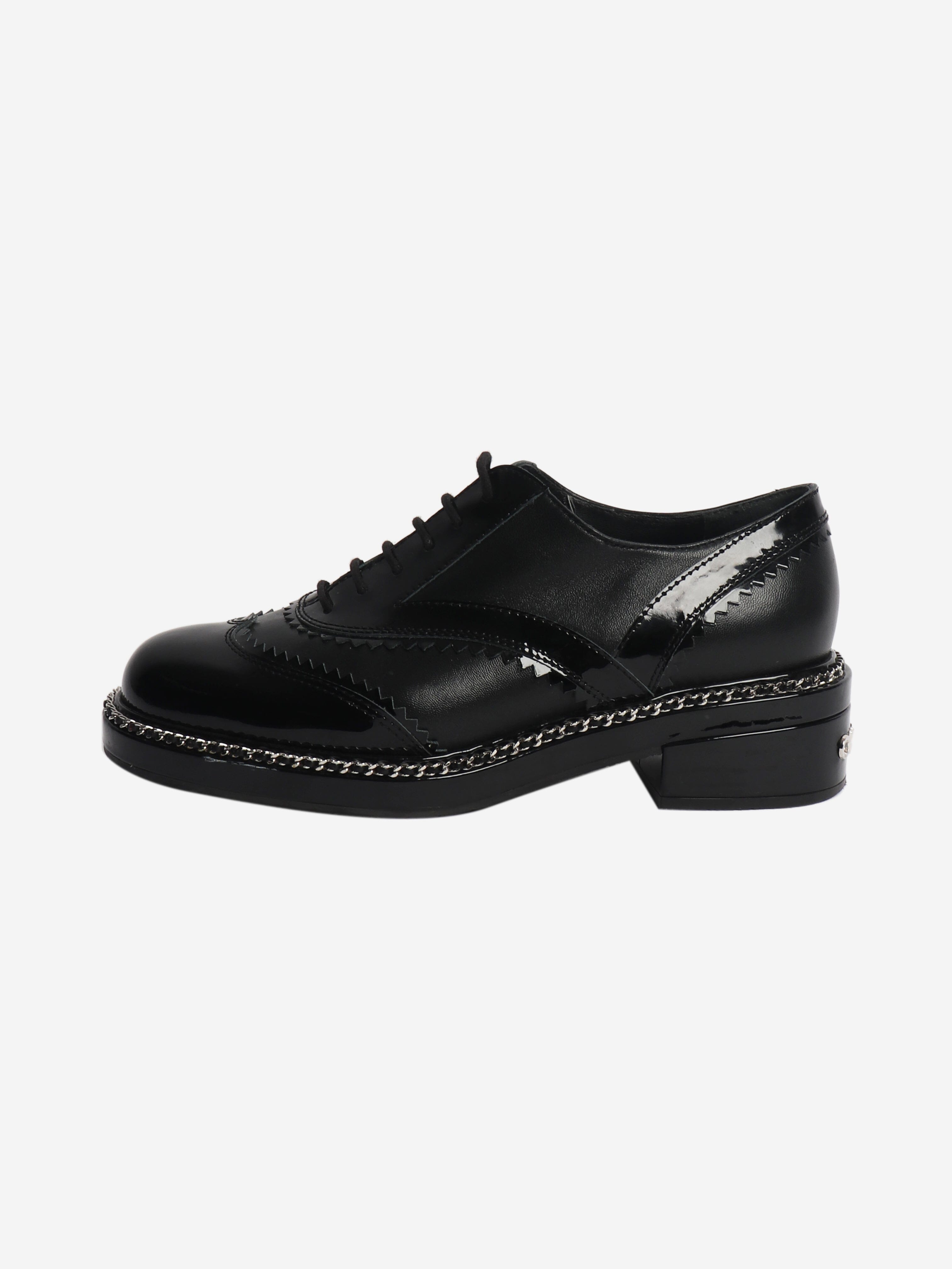 Black contrast-finish brogues - size EU 37.5 Flat Shoes Chanel 