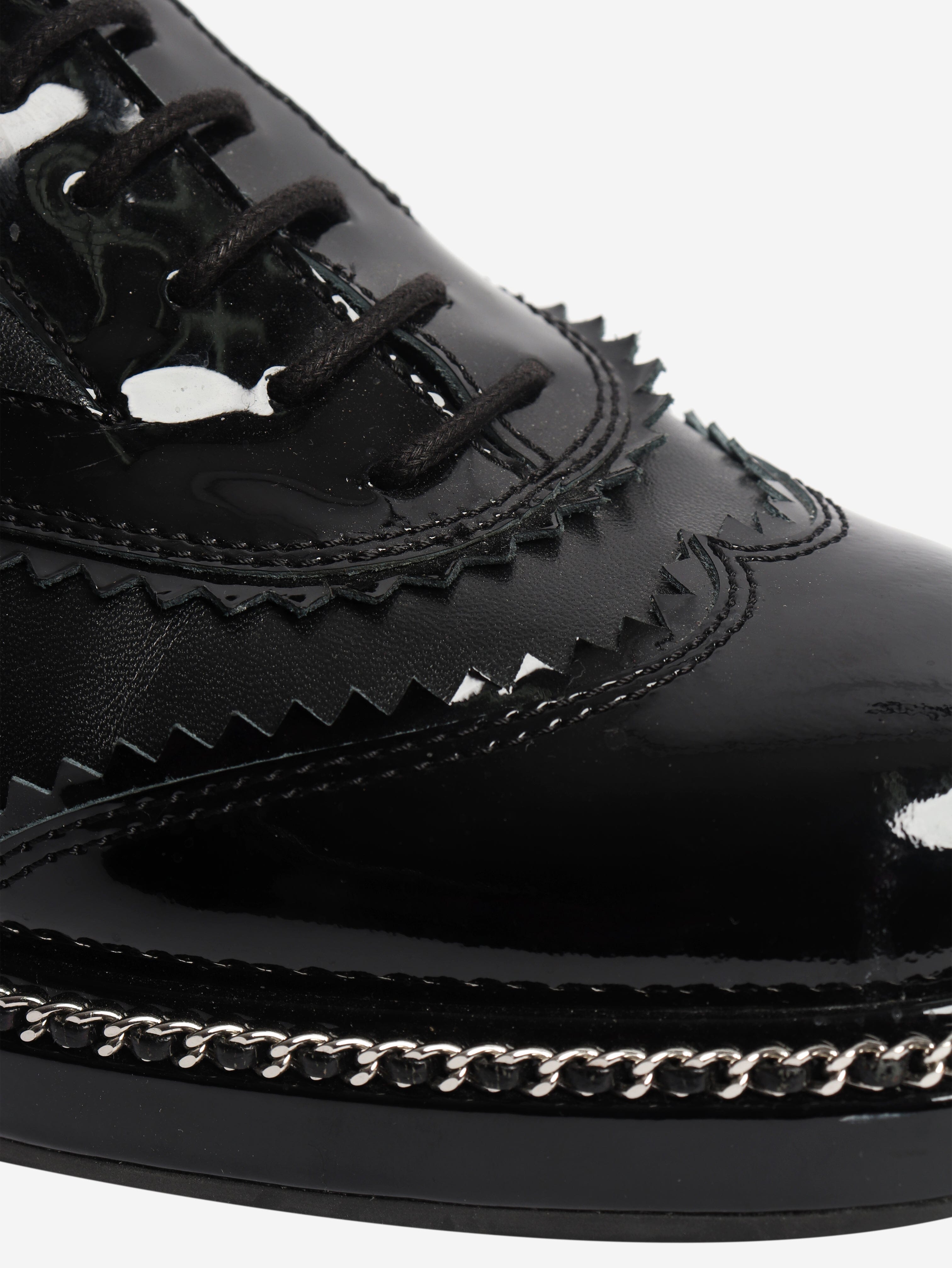 Black contrast-finish brogues - size EU 37.5 Flat Shoes Chanel 