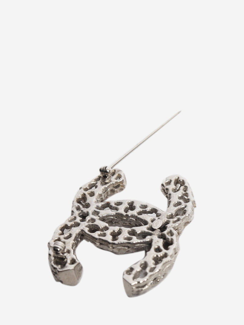 Silver textured openwork CC brooch Brooches Chanel 