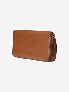 Mulberry Brown zipped wallet with brand detailing