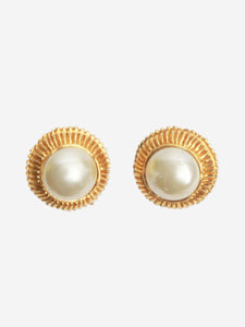 Chanel Gold pearl clip-on earrings