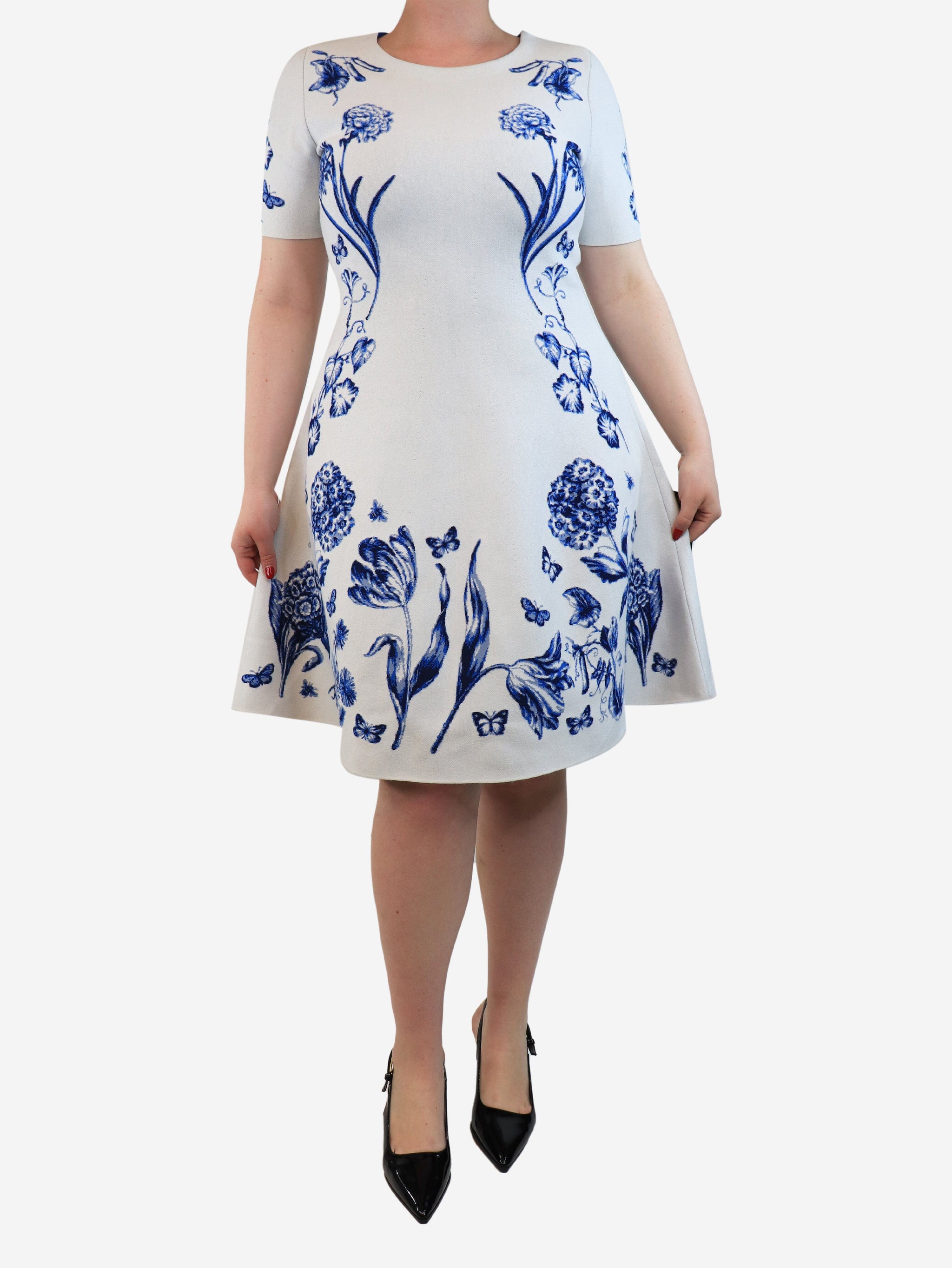 Oscar De La Renta pre-owned white and blue floral printed dress - size L | Sign of the Times Oscar De La Renta pre-owned white and blue floral printed dress - size L | Sign of the Times