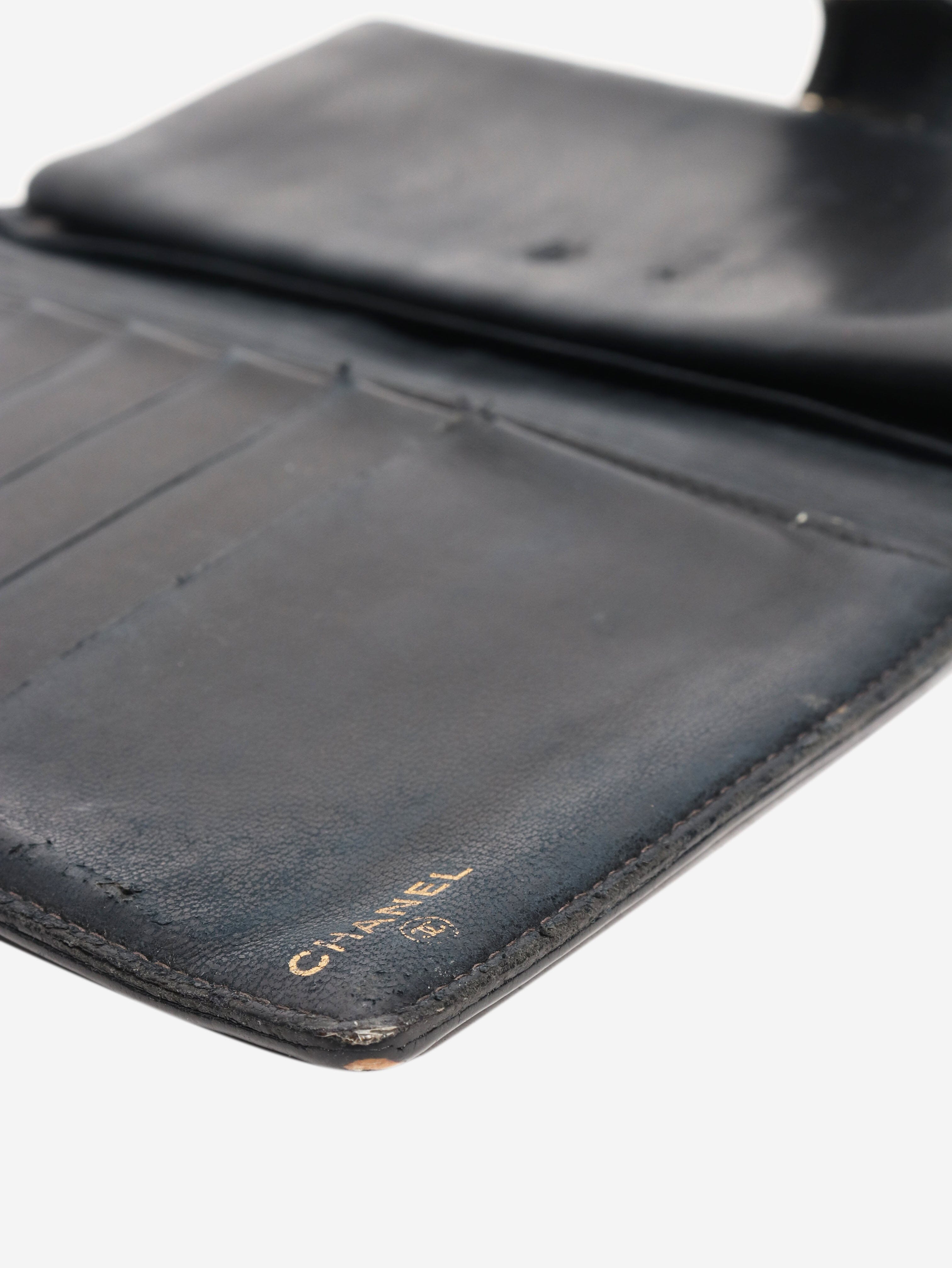 Black vintage caviar bifold wallet Wallets, Purses & Small Leather Goods Chanel 