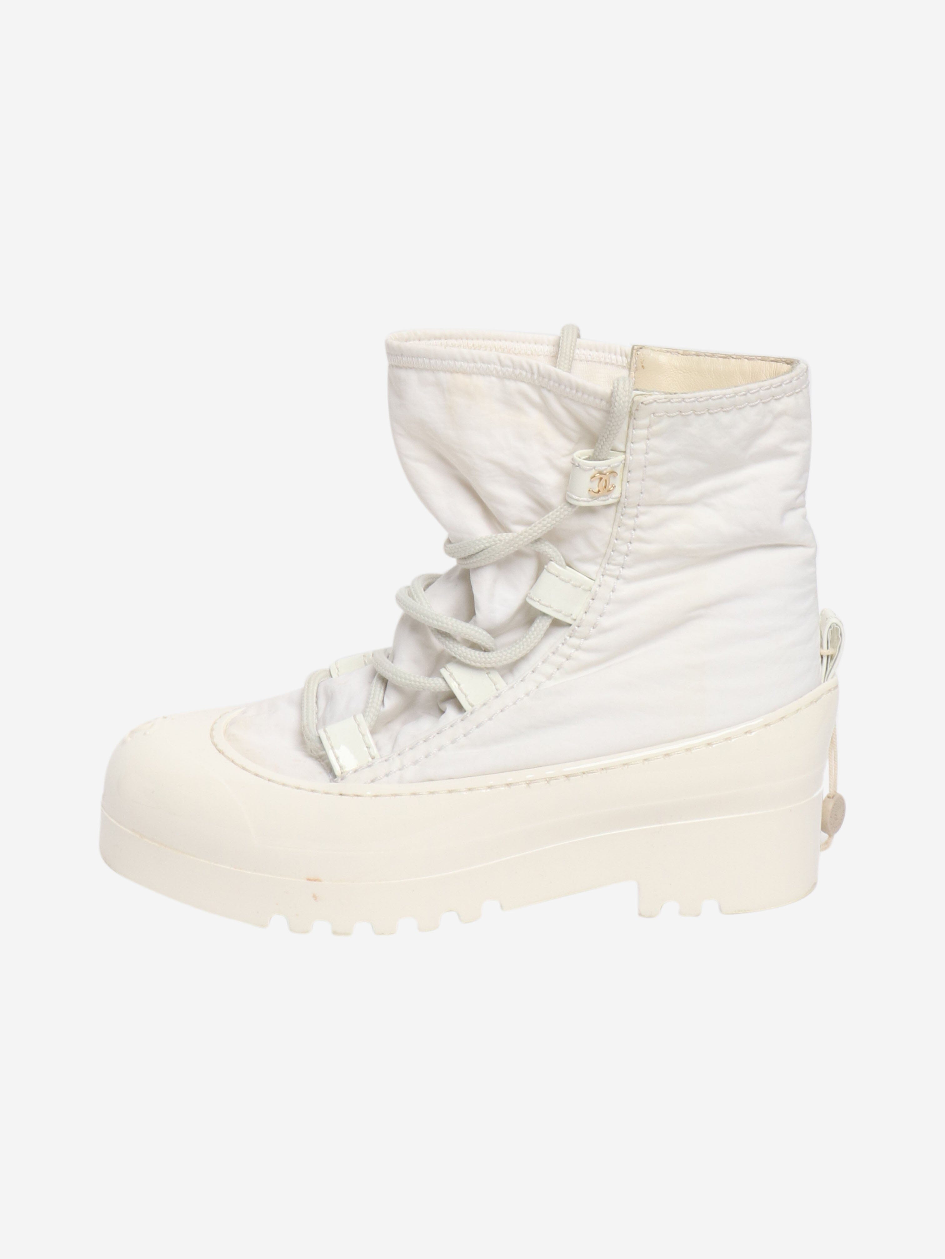 White snow boots - size EU 37 (UK 4) Boots Chanel 