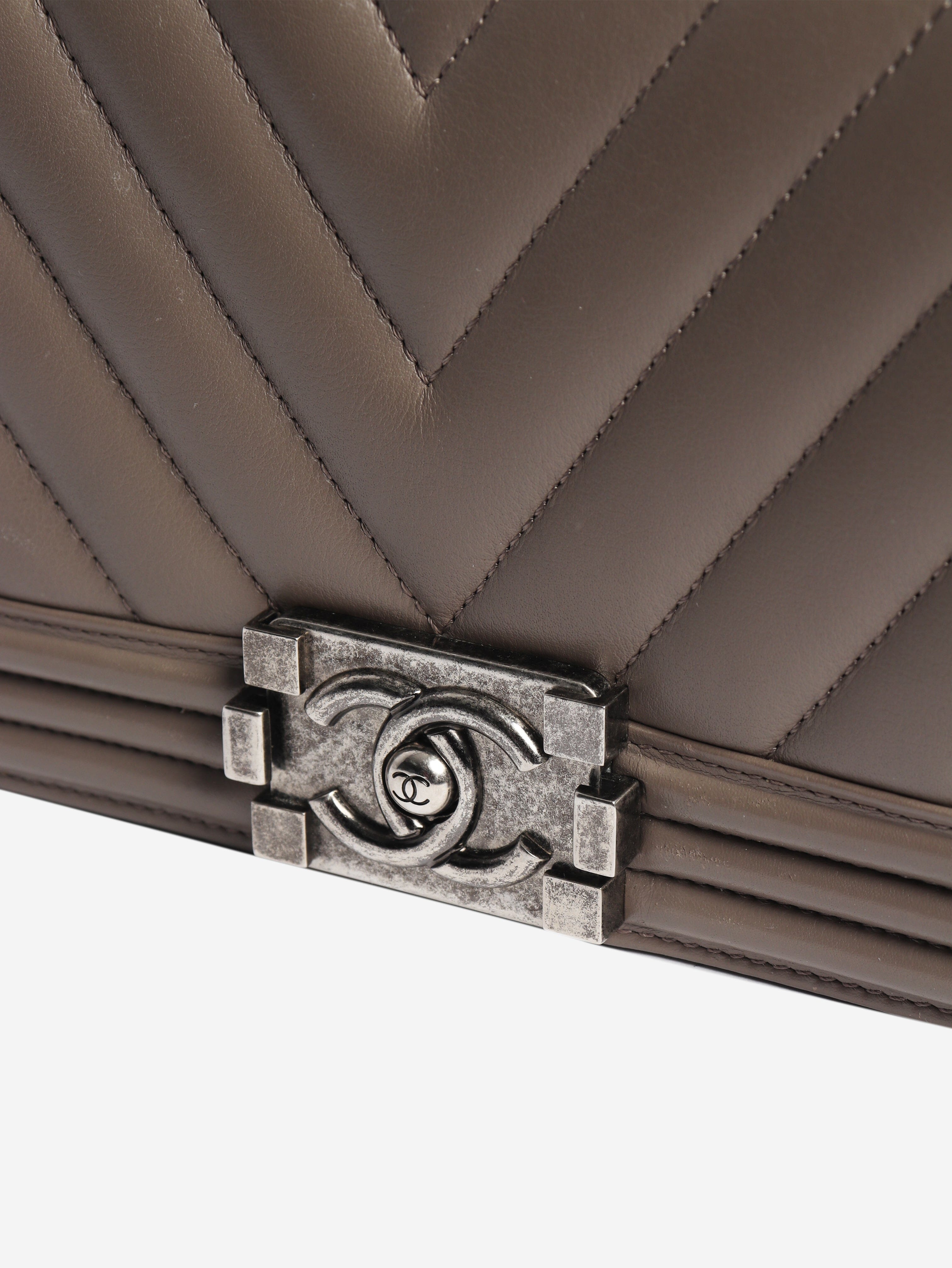 Grey 2014 medium chevron-quilted leather Boy bag Shoulder bags Chanel 