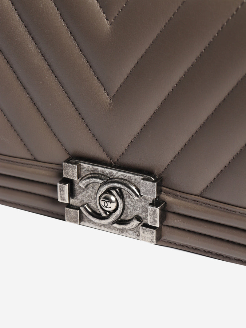 Grey 2014 medium chevron-quilted leather Boy bag Shoulder bags Chanel 
