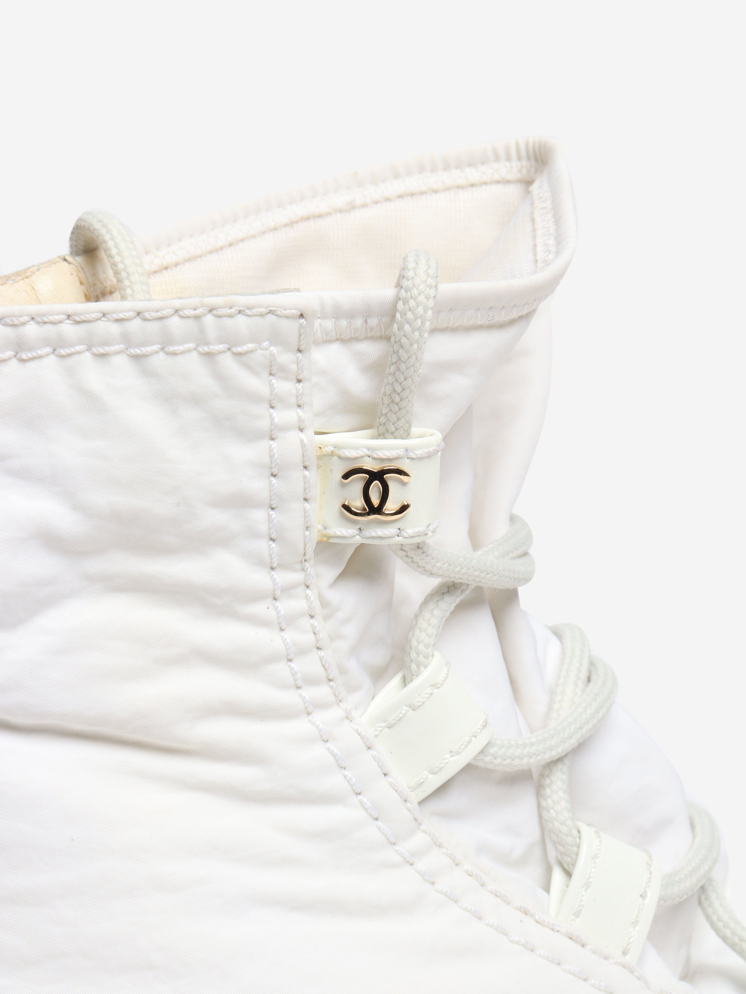 White snow boots - size EU 37 (UK 4) Boots Chanel 