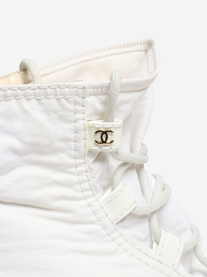 White snow boots - size EU 37 (UK 4) Boots Chanel 