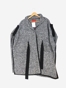 Carolina Herrera Black and white oversized tweed cape - size S