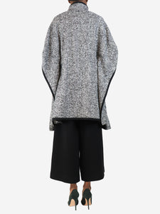 Carolina Herrera Black and white oversized tweed cape - size S