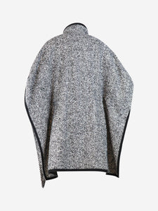 Carolina Herrera Black and white oversized tweed cape - size S