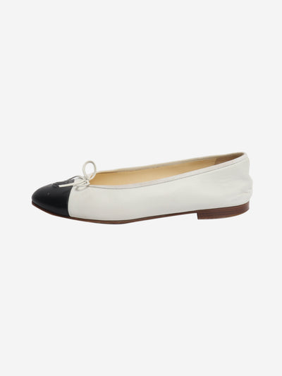 Black and white contrast-cap ballet flats - size EU 42 Flat Shoes Chanel 