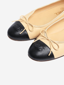 Chanel Beige leather ballet flats - size EU 38.5