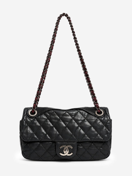 Black 2010 quilted leather flap shoulder bag alternate image