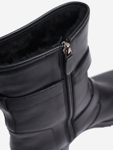 Manolo Blahnik Black Sulaltra buckled leather ankle boots - size EU 38