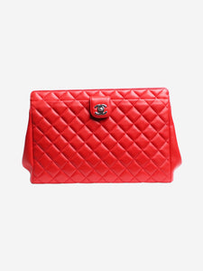 Chanel Red quilted clutch bag