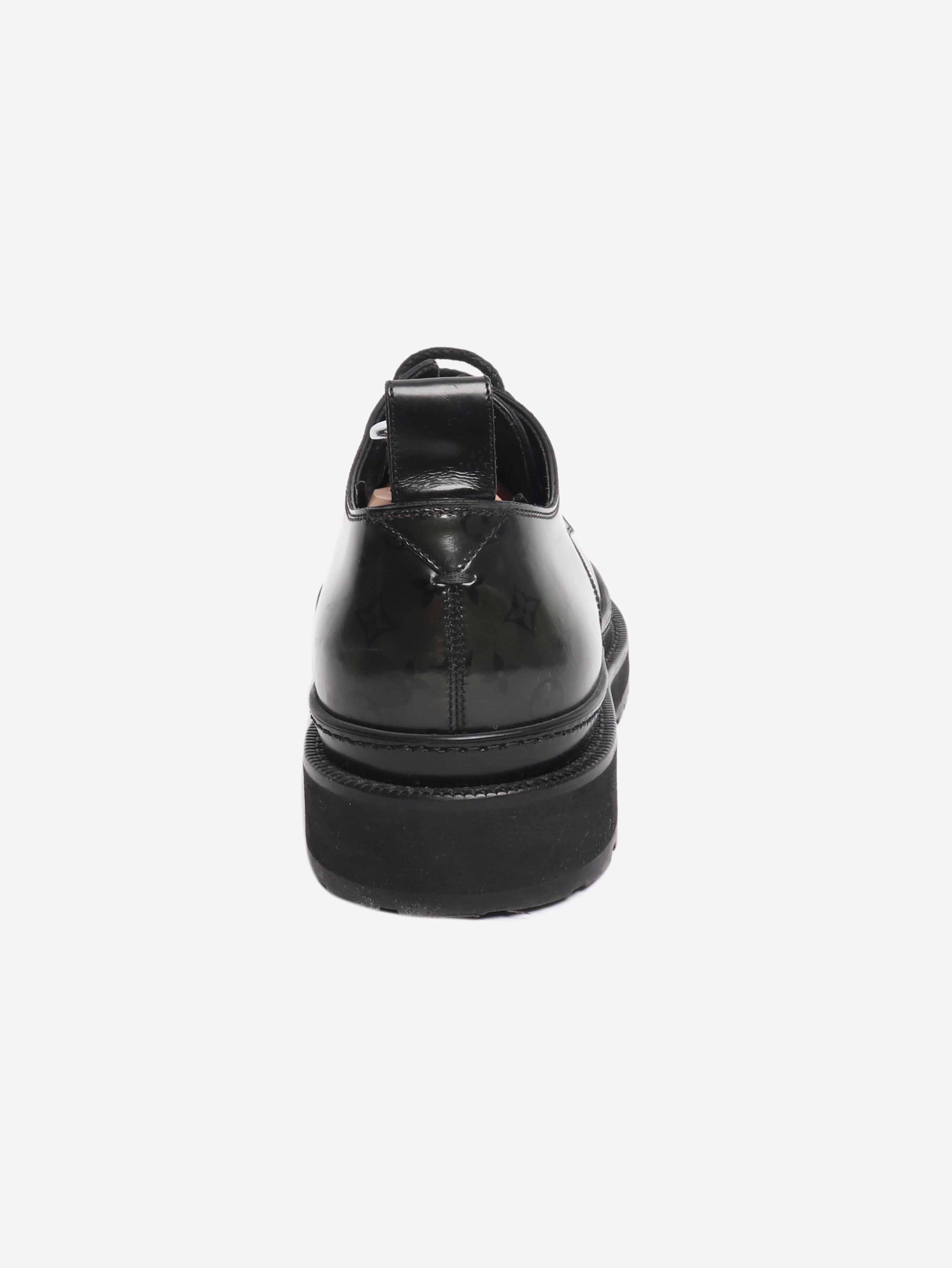 Green Monogram lace-up shoes - size UK 7.5 Flat Shoes Louis Vuitton 