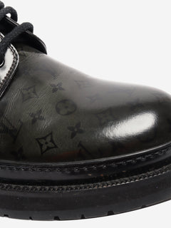 Green Monogram lace-up shoes - size UK 7.5 Flat Shoes Louis Vuitton 