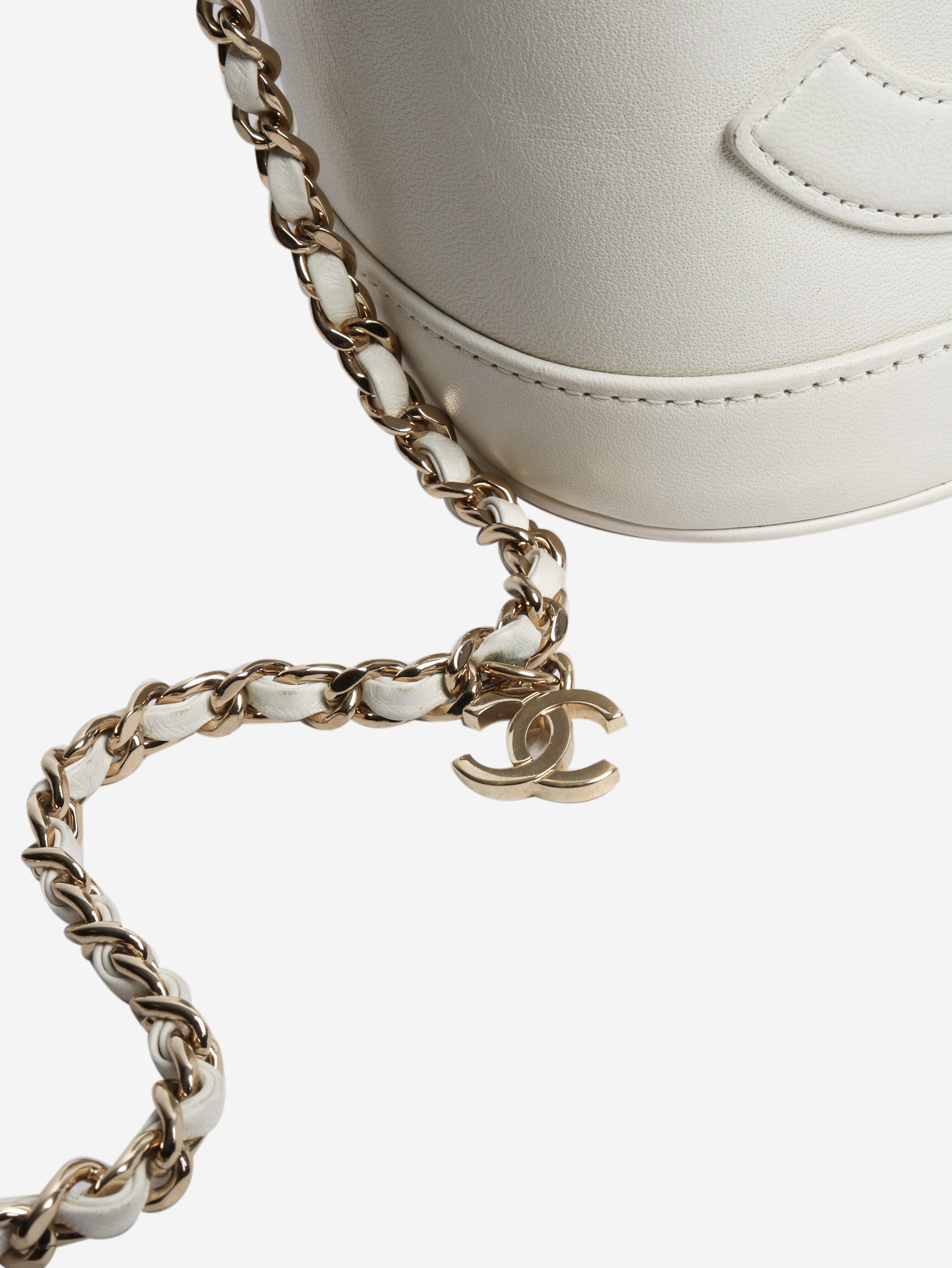 Chanel Shoulder bags - size Shoulder bags Chanel 