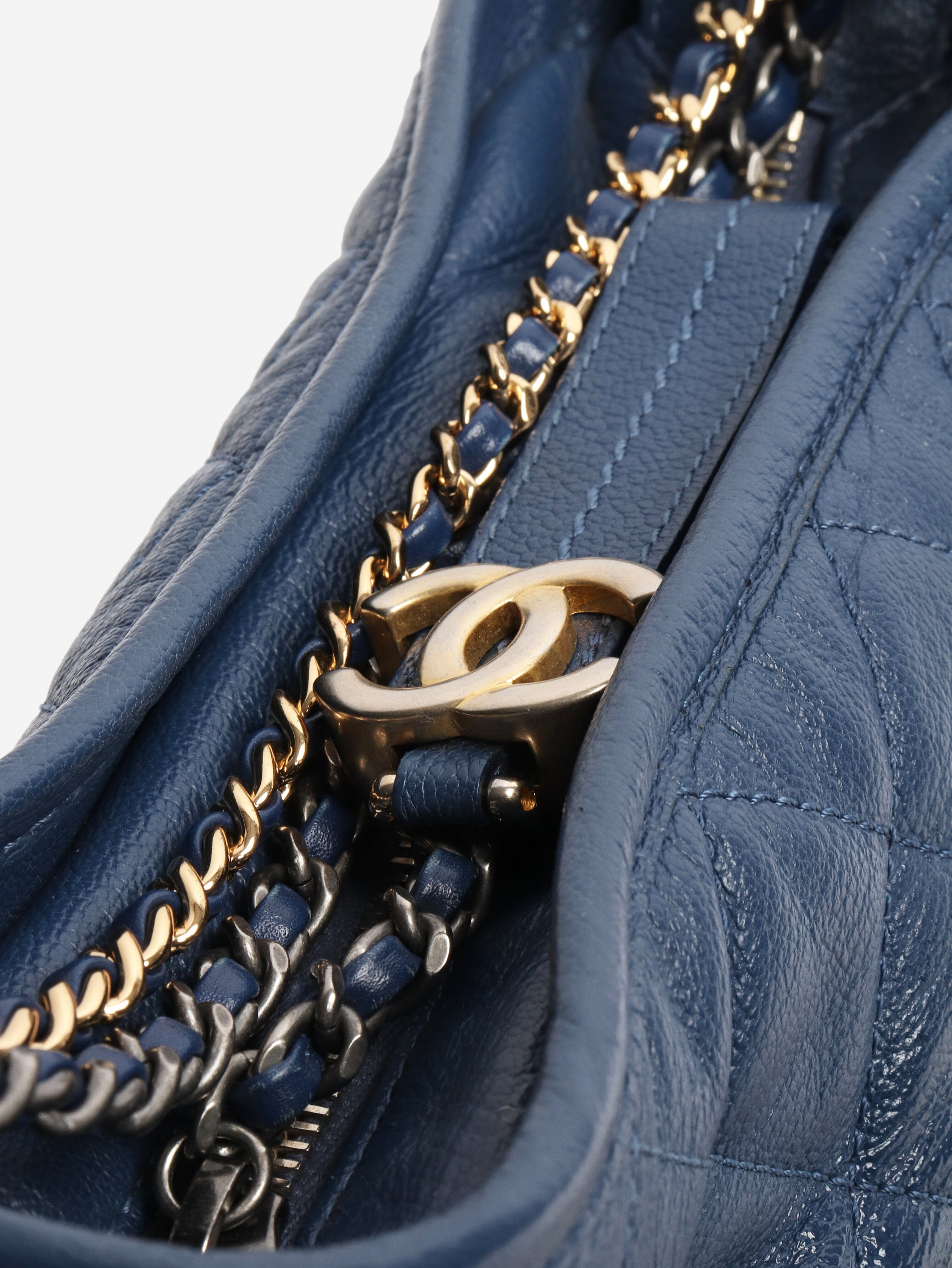 Chanel Shoulder bags - size Shoulder bags Chanel 