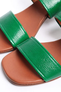 Chie Mihara Green patent leather sandals - size EU 40