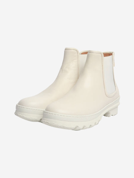 White Chelsea ankle boots - size EU 40 alternate image