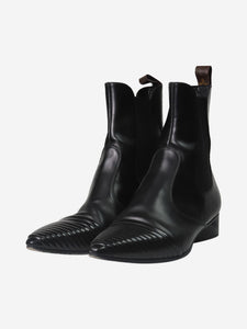 Louis Vuitton Black ankle boots with branded pulls at back - size EU 38.5