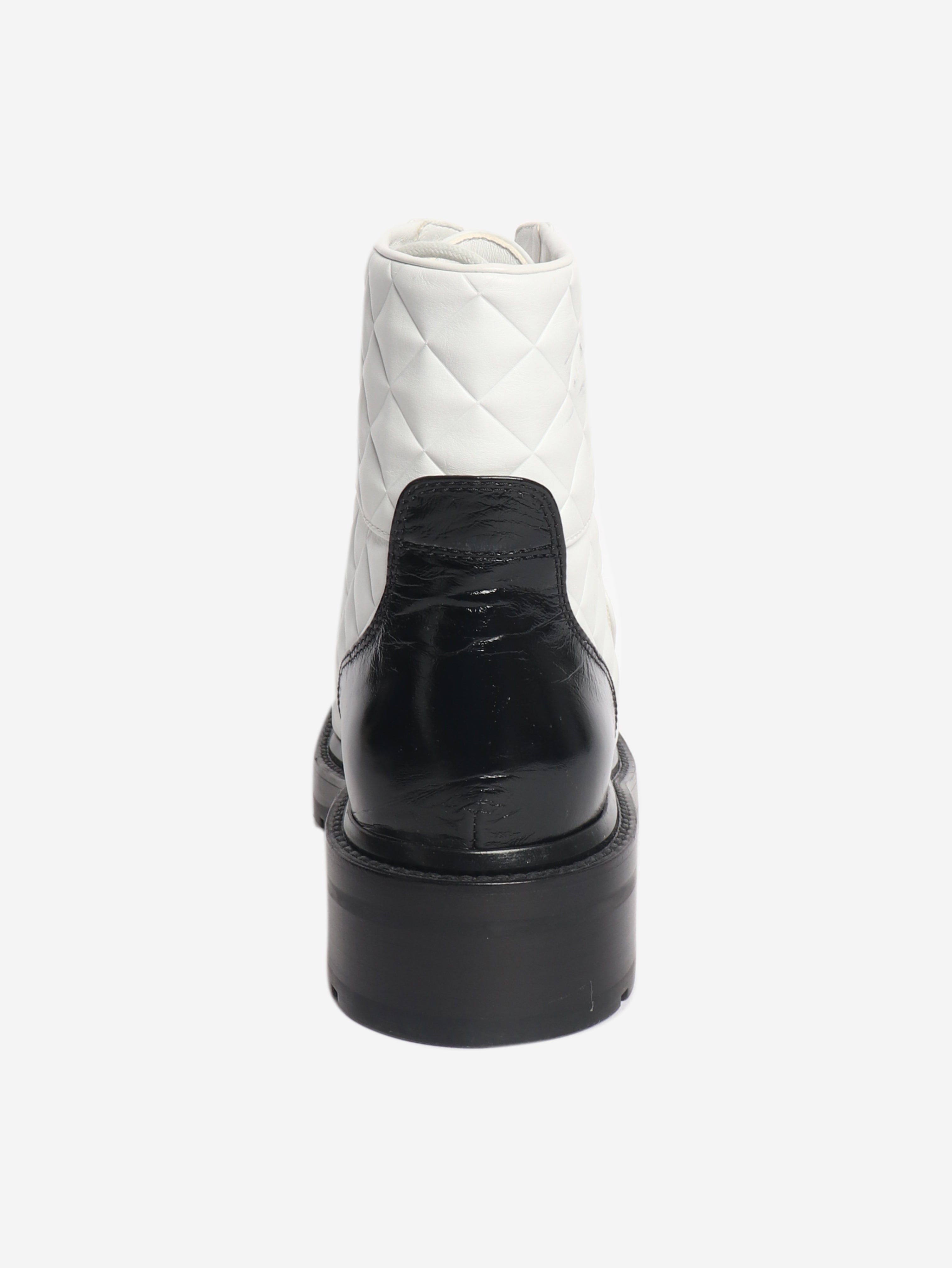White quilted leather ankle boots - size EU 40