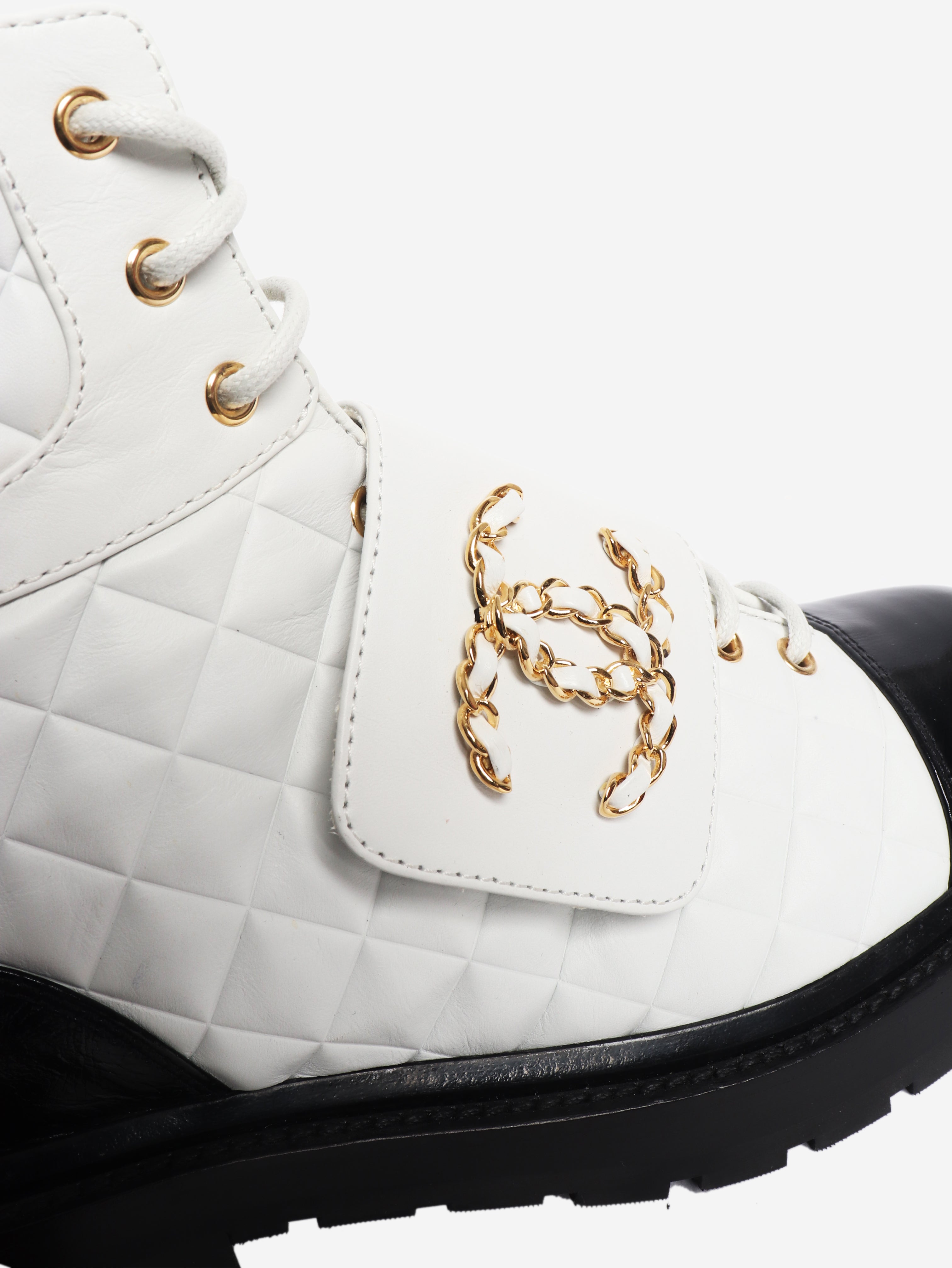 White quilted leather ankle boots - size EU 40