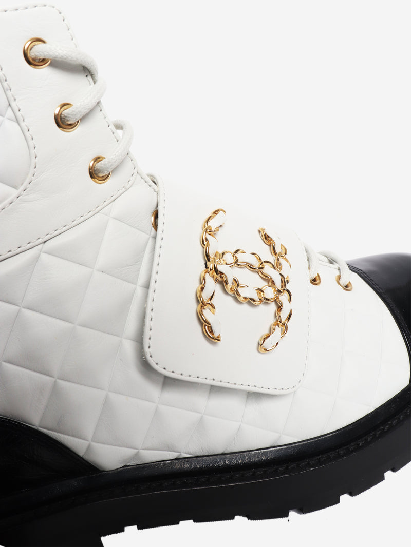 White quilted leather ankle boots - size EU 40