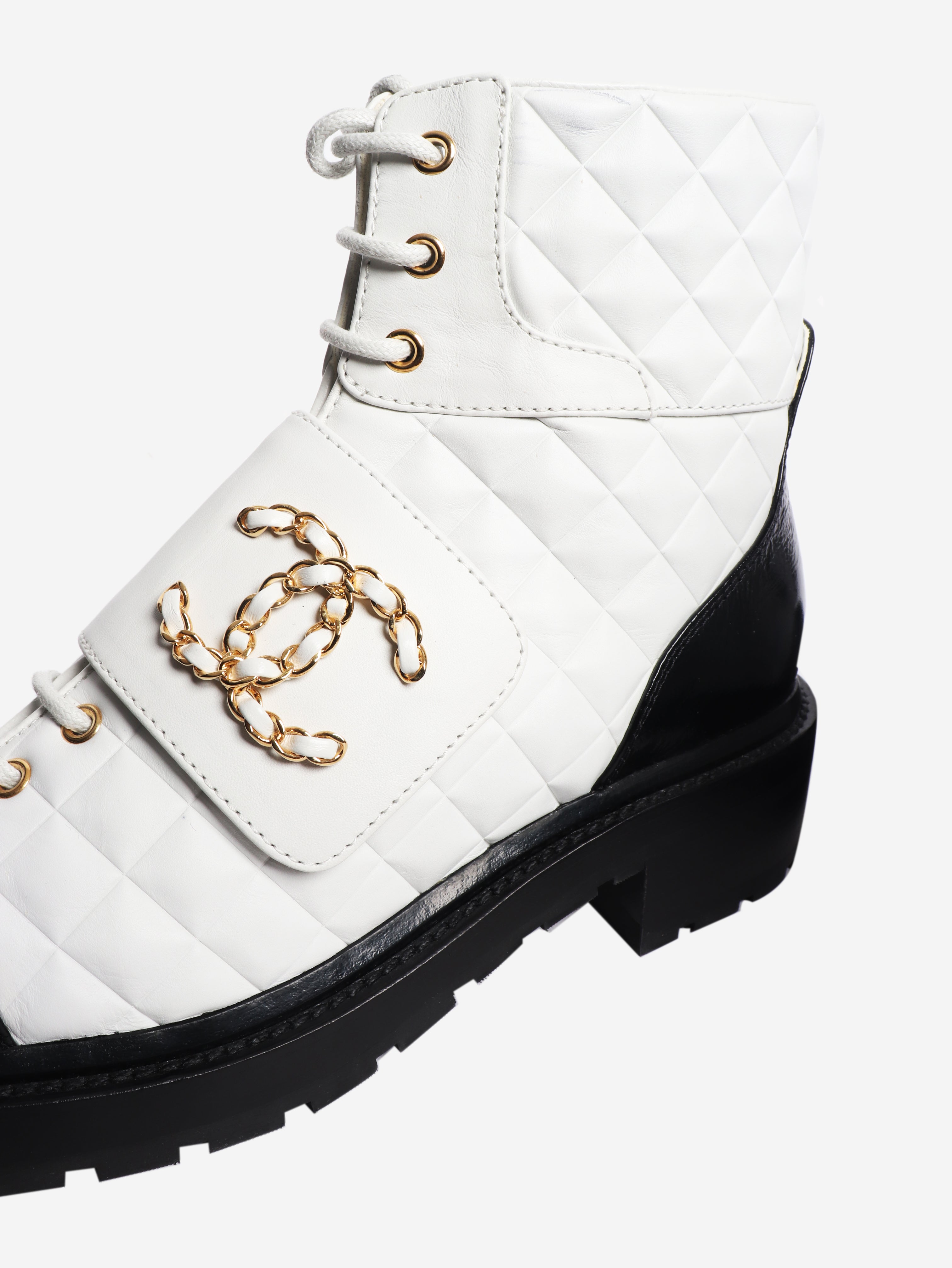 White quilted leather ankle boots - size EU 40