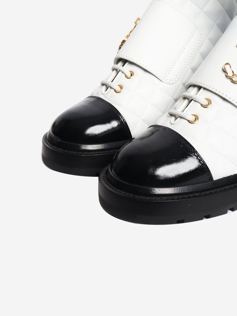White quilted leather ankle boots - size EU 40