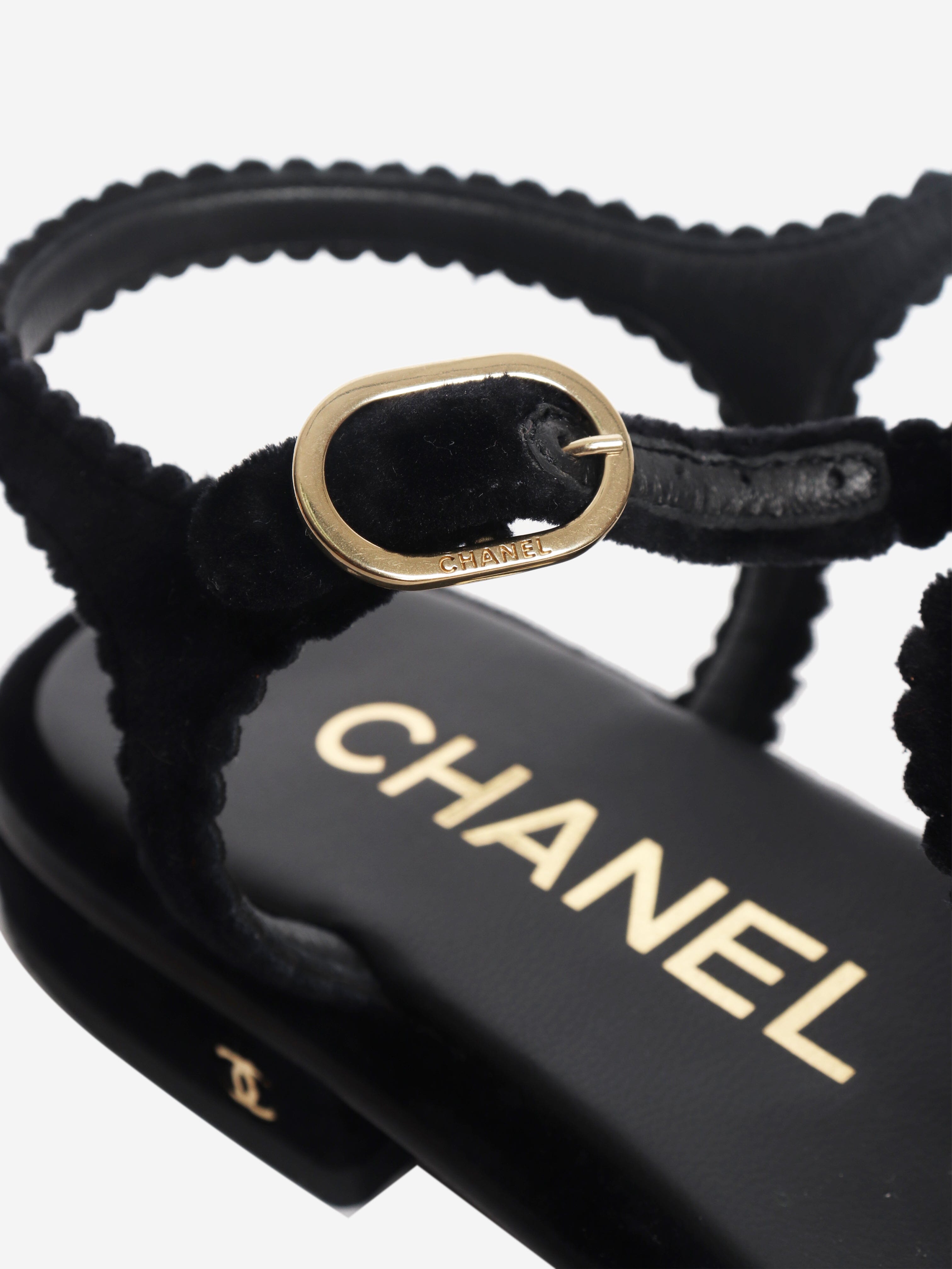 Black velvet Camellia thong sandals - size EU 38 Flat Sandals Chanel 