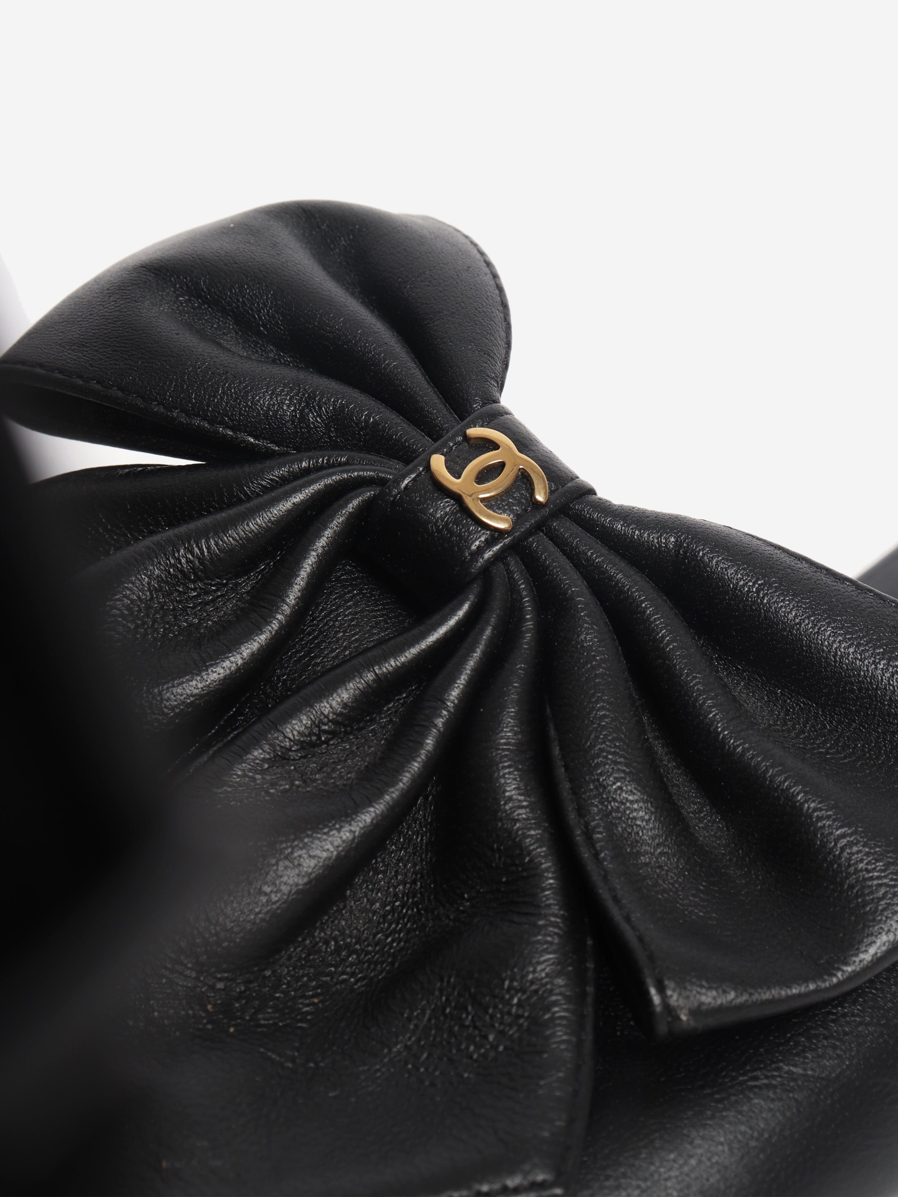 Black leather bow sandals - size EU 38 Flat Sandals Chanel 