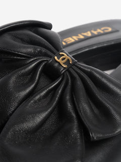 Black leather bow sandals - size EU 38 Flat Sandals Chanel 